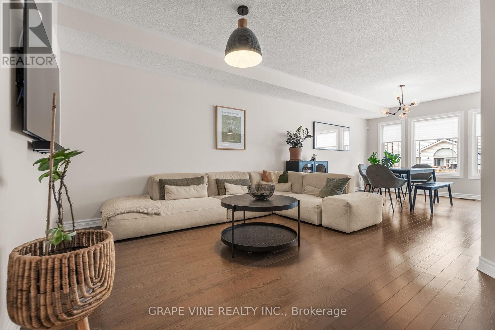 568 Voie Du Pin Rouge Way, Ottawa, Ontario  K1W 0C4 - Photo 6 - X12150024