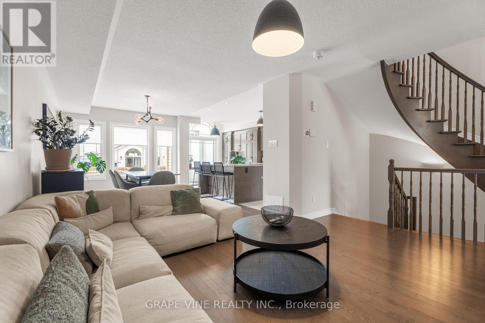 568 Voie Du Pin Rouge Way, Ottawa, Ontario  K1W 0C4 - Photo 8 - X12150024