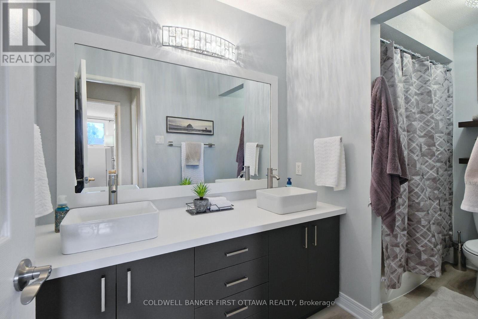12 Carmichael Court, Ottawa, Ontario  K2K 1K2 - Photo 26 - X12150045