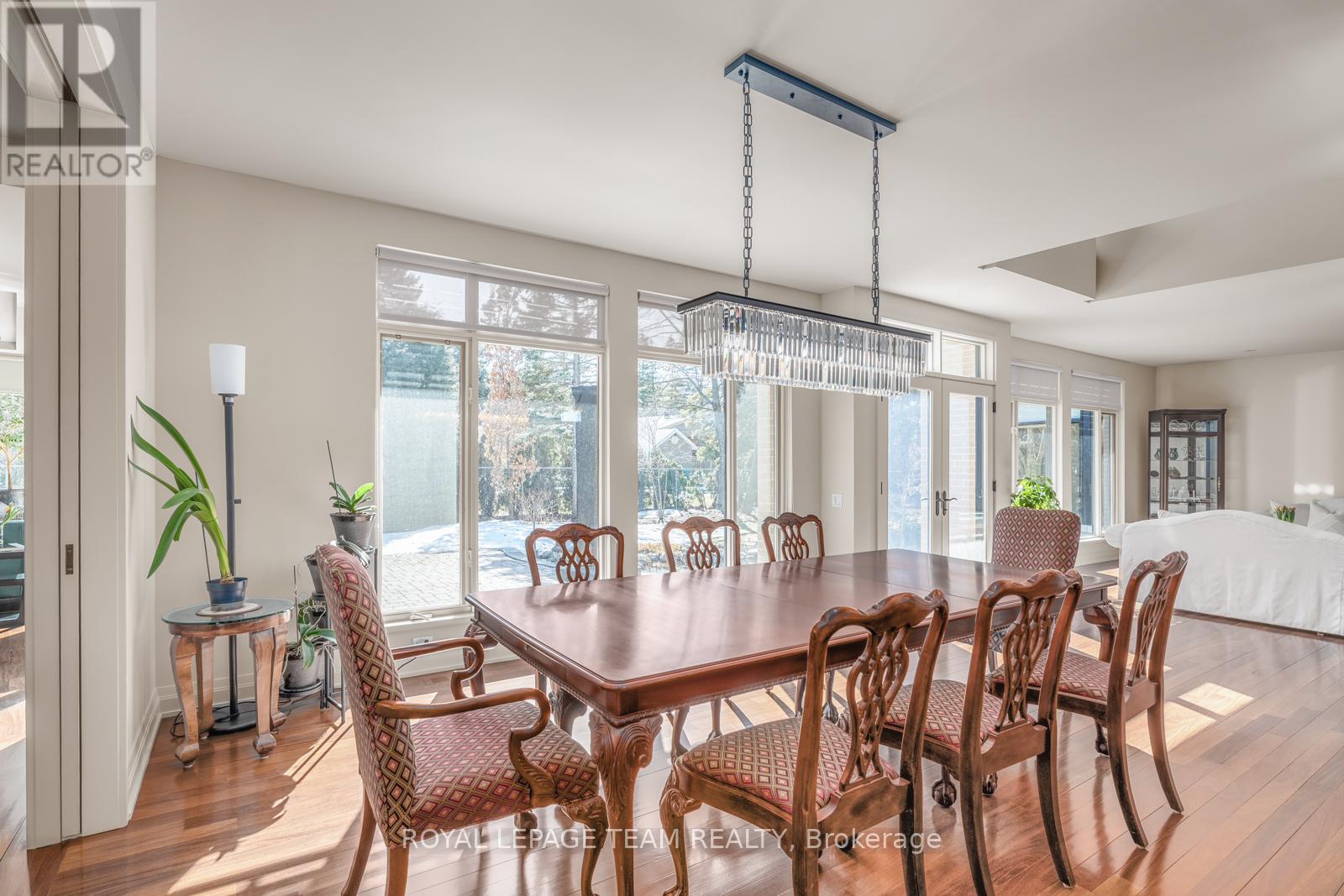 37 Rothwell Drive, Ottawa, Ontario  K1J 7G5 - Photo 5 - X12150053
