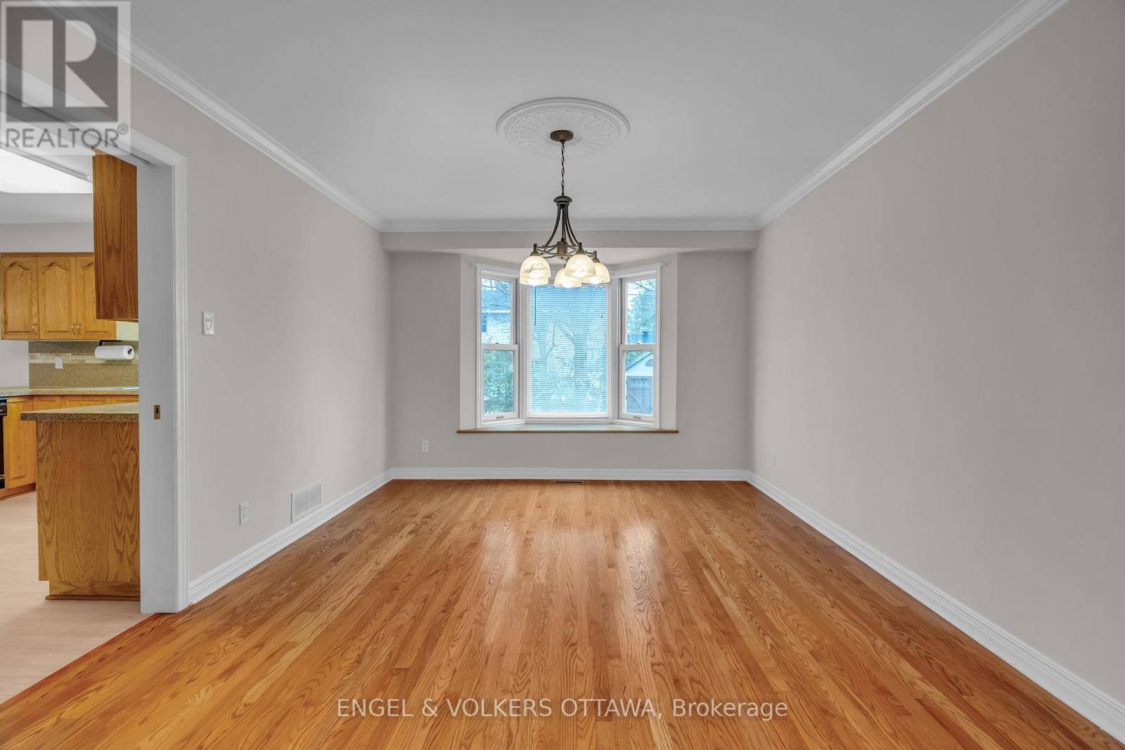 343 Billings Avenue, Ottawa, Ontario  K1H 5L2 - Photo 9 - X12150062