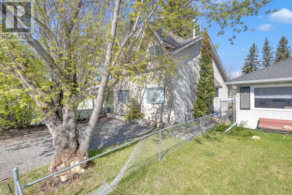 Property at 3912 50 Avenue image 2