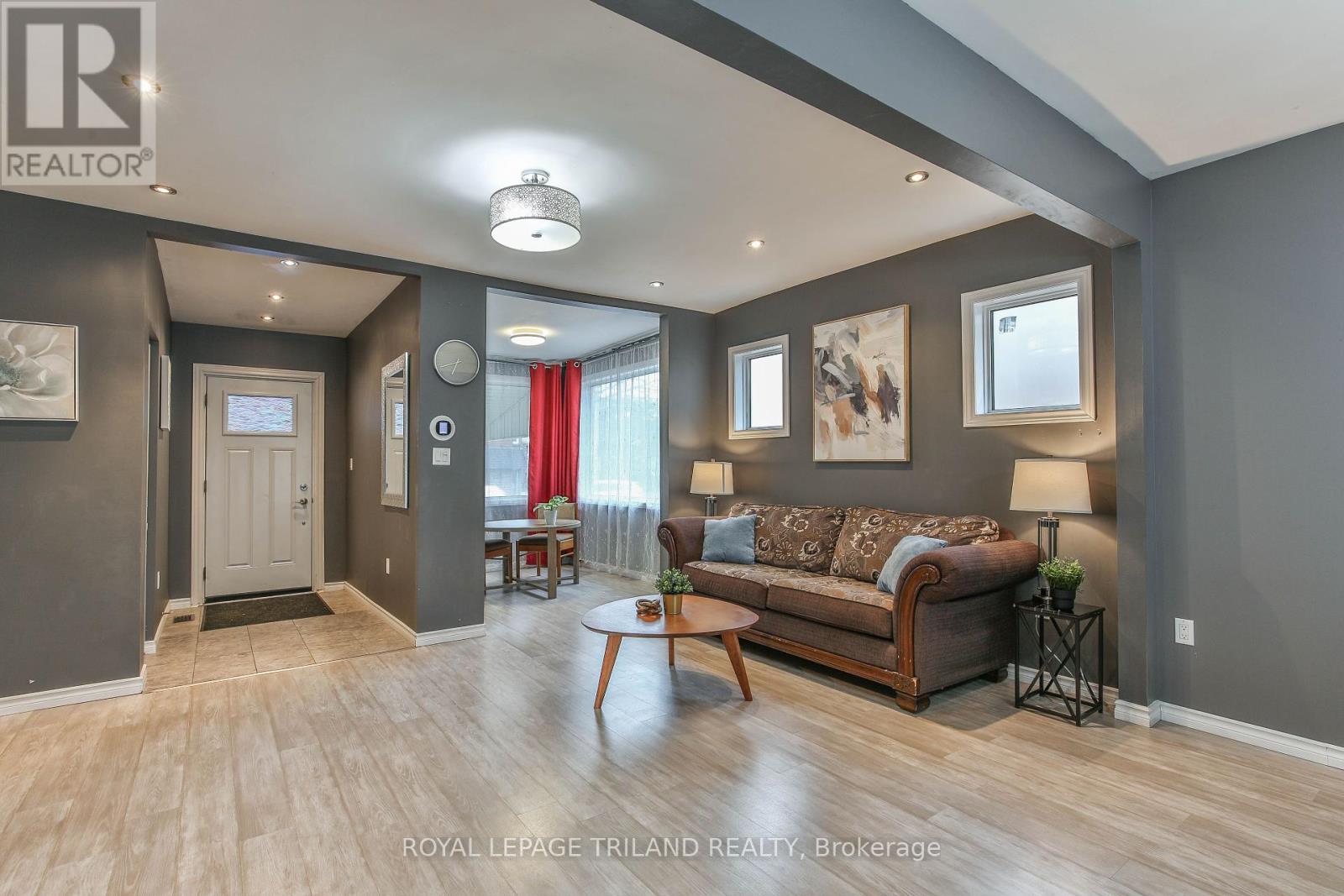 Photo 7 of 32 for 812 Adelaide Street N