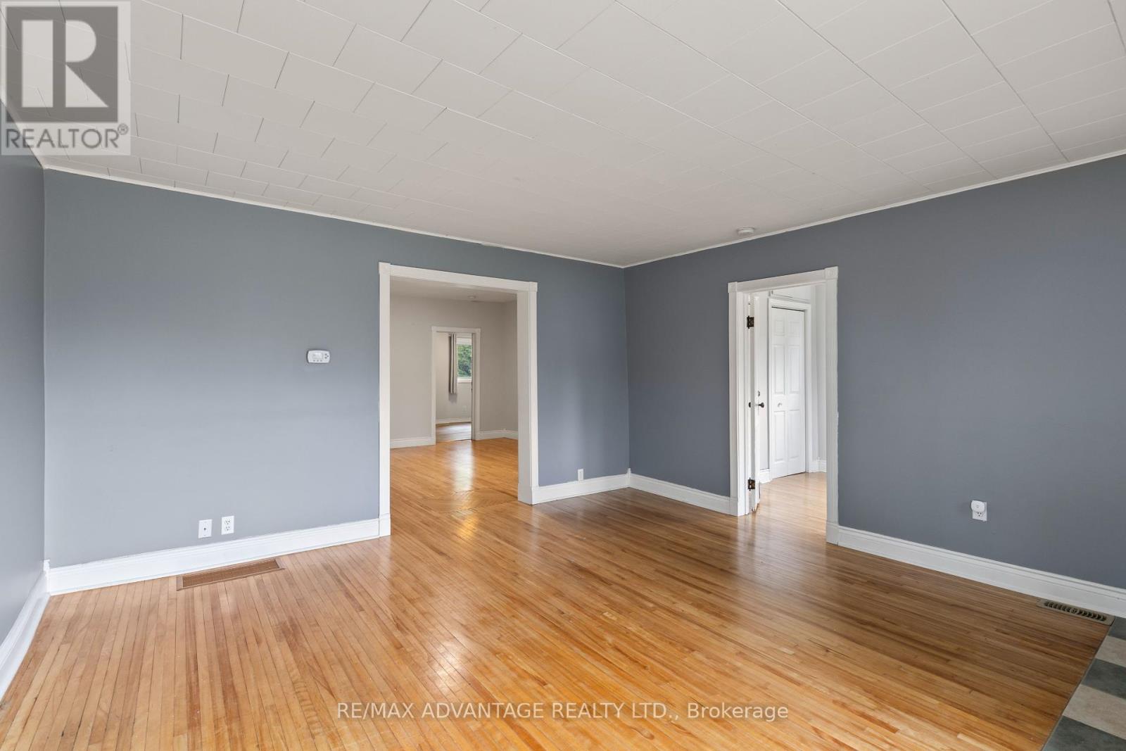 30 Broadway Street, Chatham-Kent, Ontario  N0P 2C0 - Photo 10 - X12148550