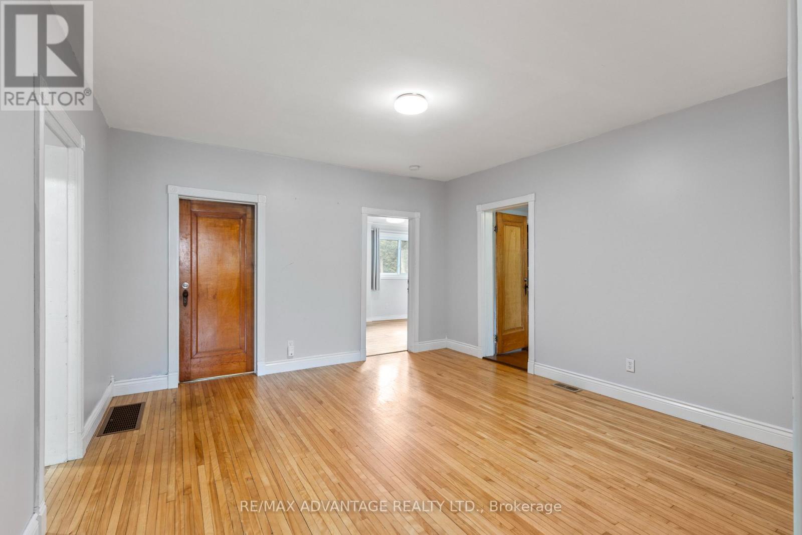 30 Broadway Street, Chatham-Kent, Ontario  N0P 2C0 - Photo 13 - X12148550