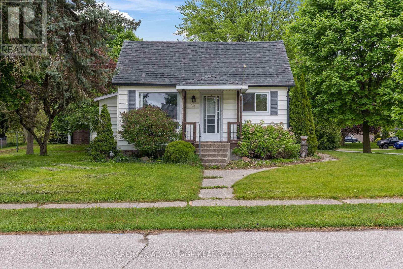 30 Broadway Street, Chatham-Kent, Ontario  N0P 2C0 - Photo 4 - X12148550