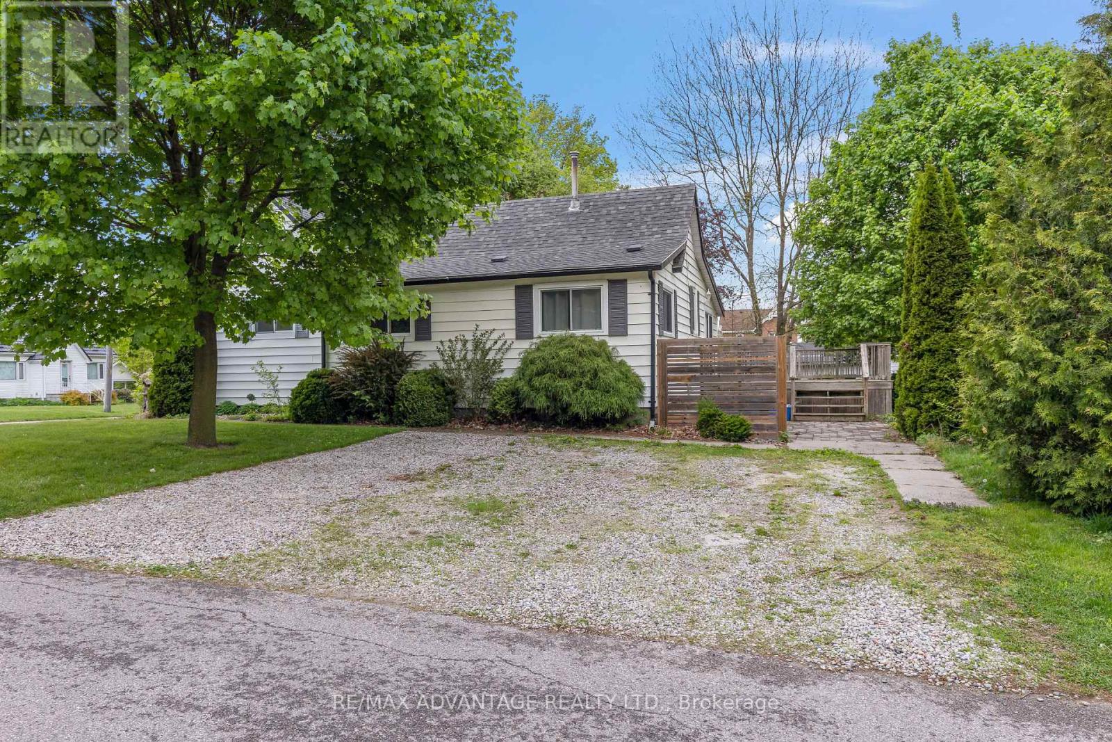 30 Broadway Street, Chatham-Kent, Ontario  N0P 2C0 - Photo 5 - X12148550