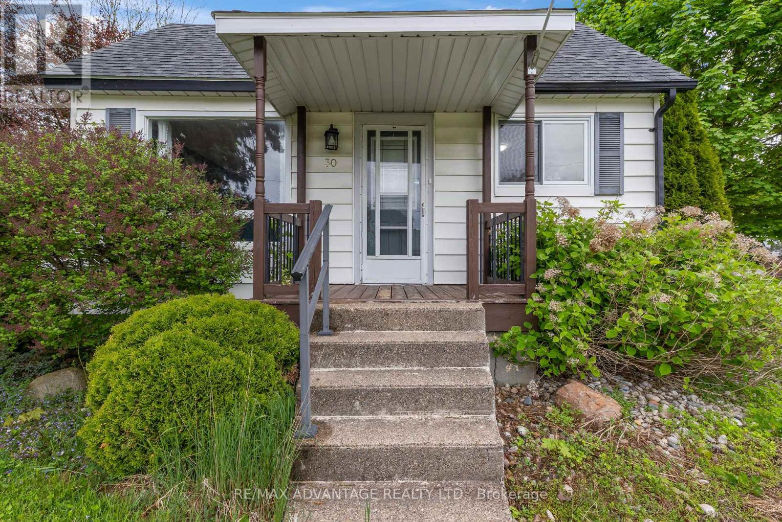 30 Broadway Street, Chatham-Kent, Ontario  N0P 2C0 - Photo 7 - X12148550