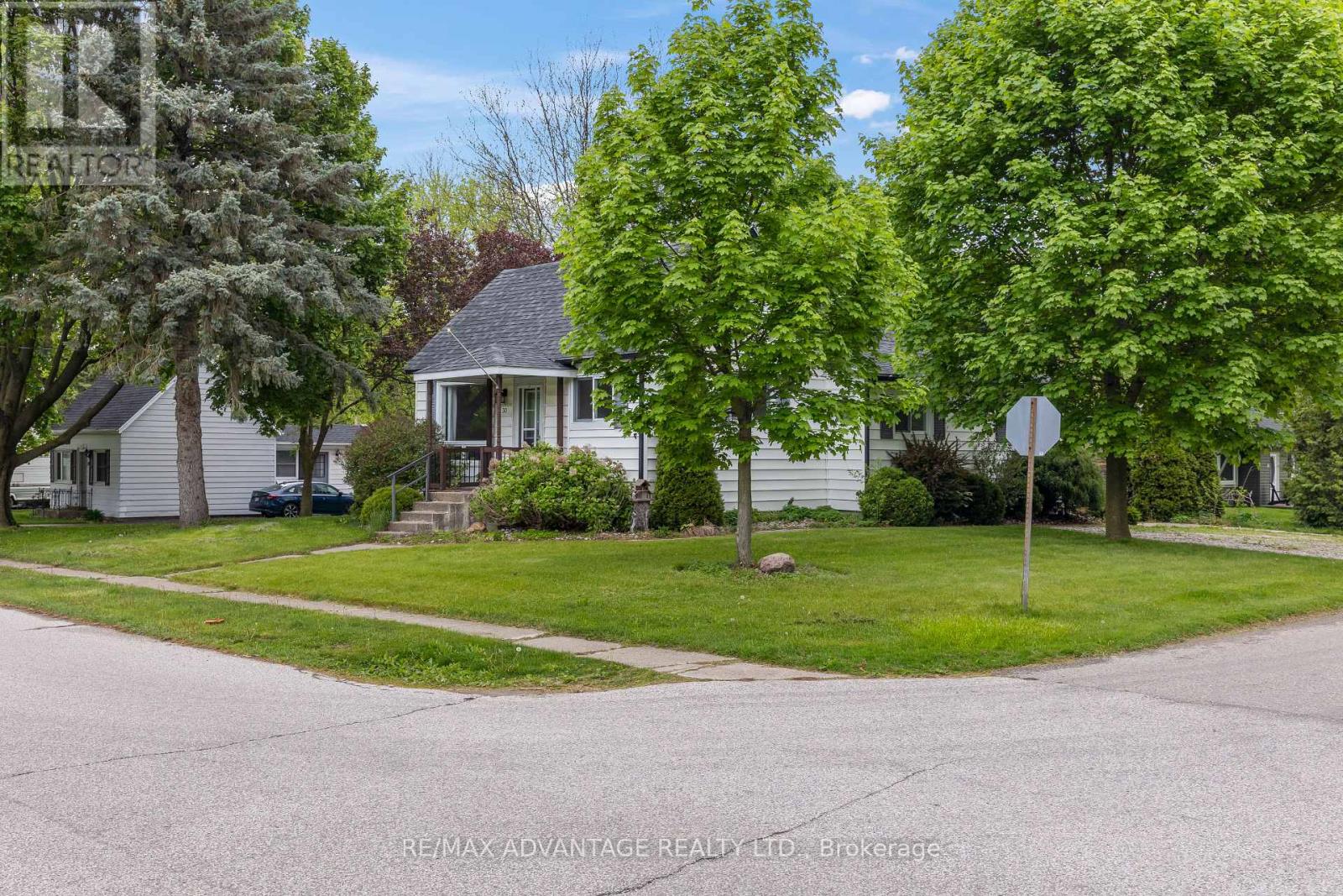 30 Broadway Street, Chatham-Kent, Ontario  N0P 2C0 - Photo 6 - X12148550