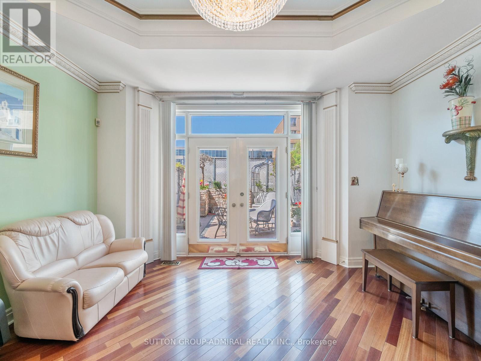 220 Walmer Road, Toronto (Casa Loma), Ontario  M5R 3R7 - Photo 14 - C12149797