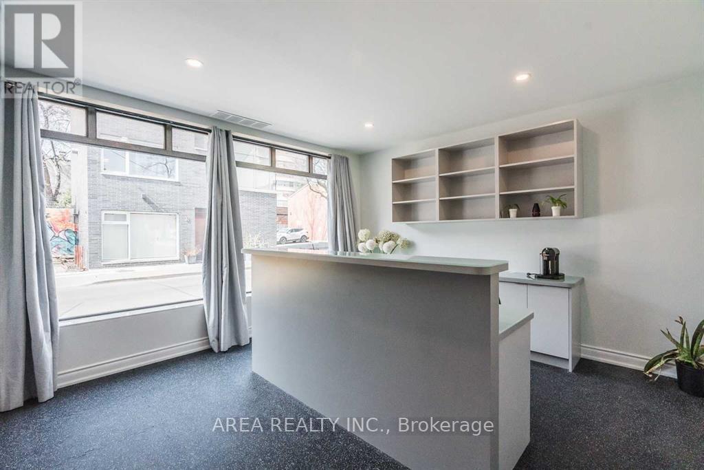 5 - 388 QUEEN STREET E, Toronto, Ontario