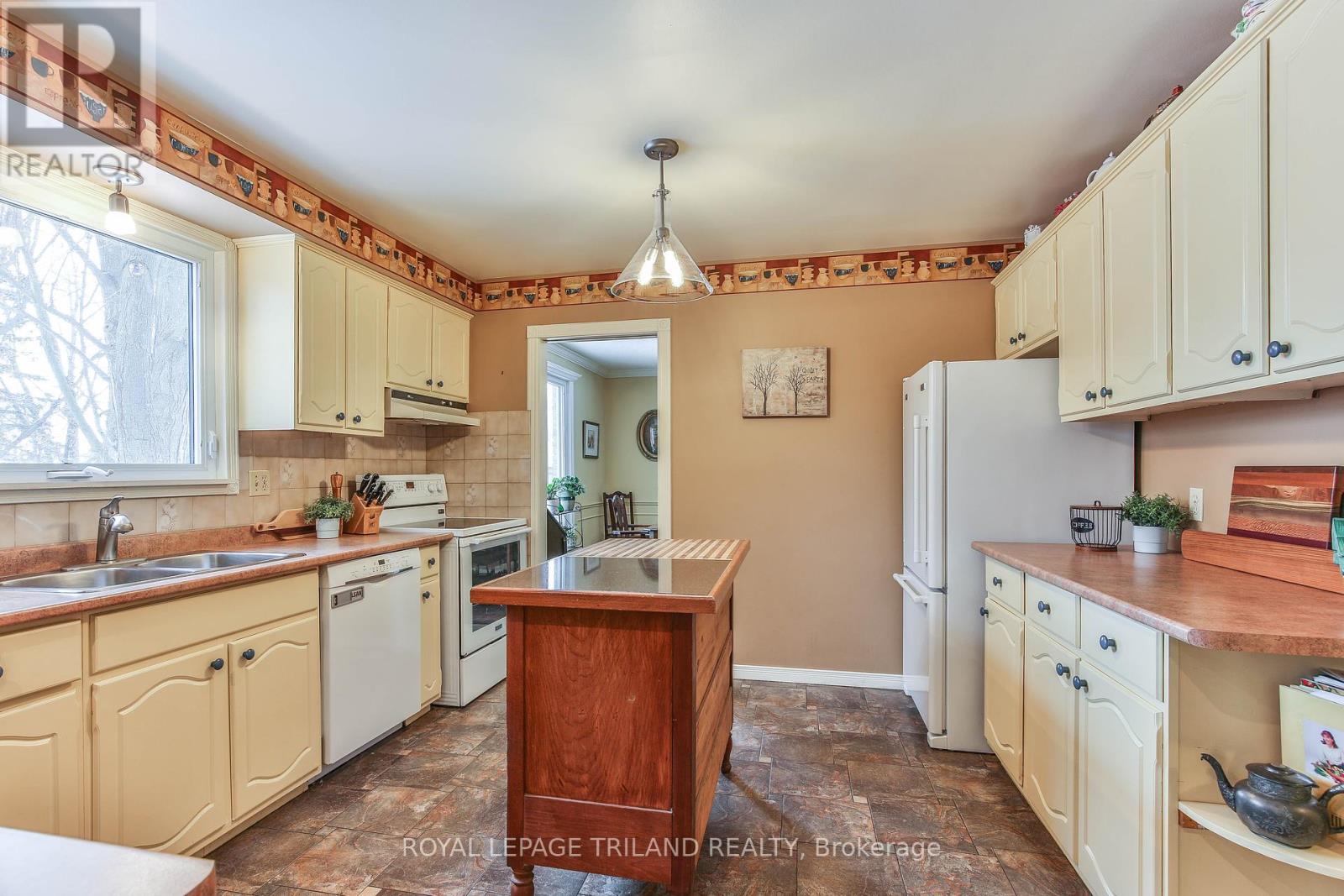 Photo 15 of 47 for 714 Cranbrook Road