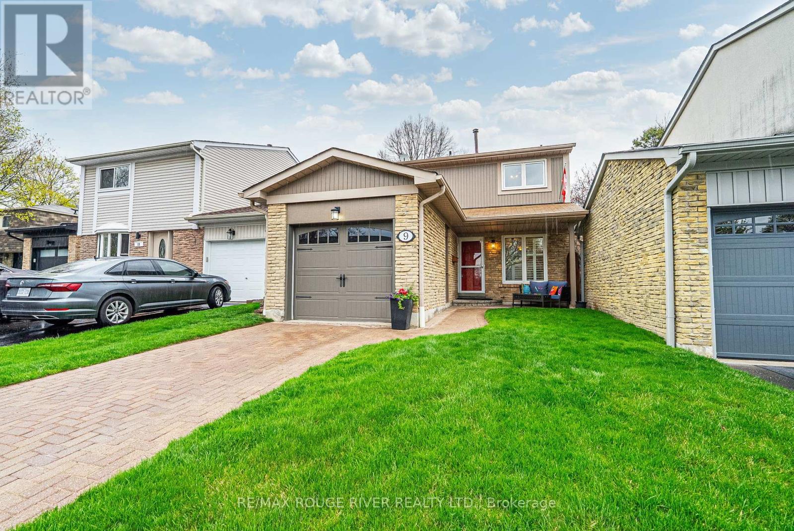 9 HARRISON COURT, Whitby, Ontario