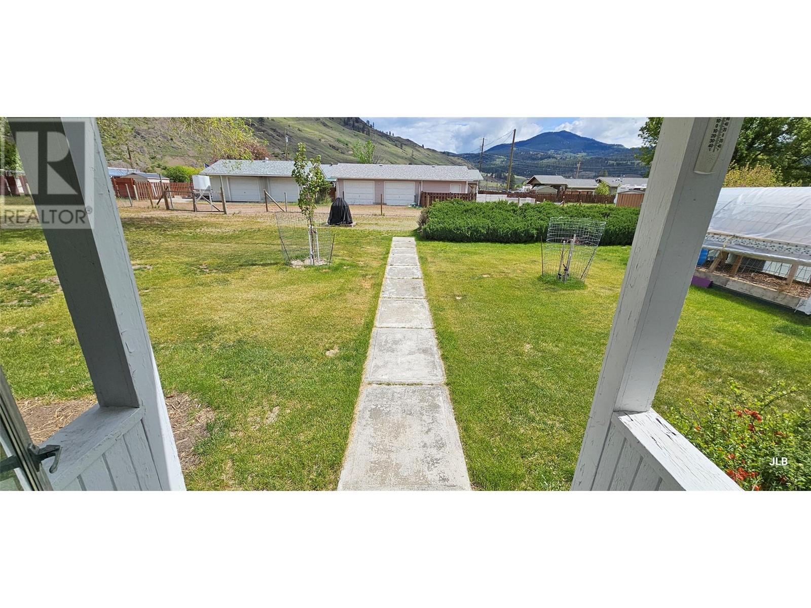 808 Division Street, Midway, British Columbia  V0H 1M0 - Photo 31 - 10348006