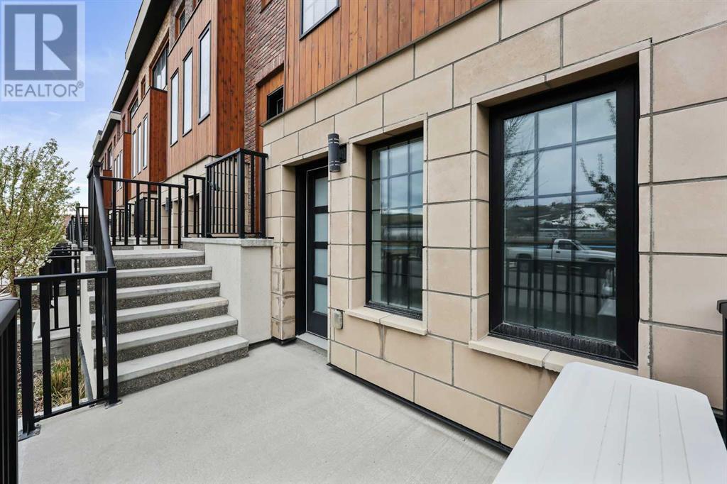 Property at 51 Greenbriar Place NW image 2