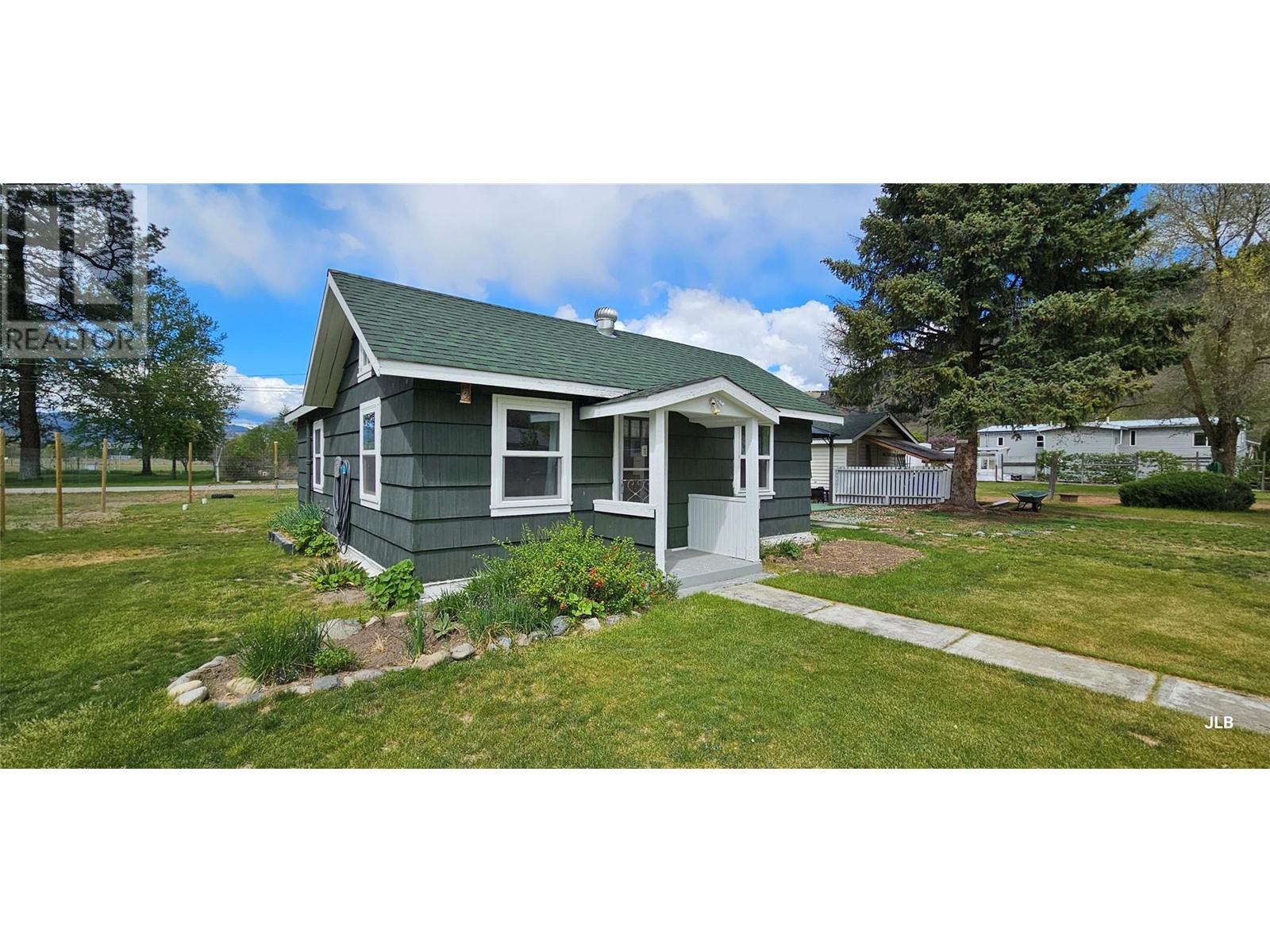 808 Division Street, Midway, British Columbia