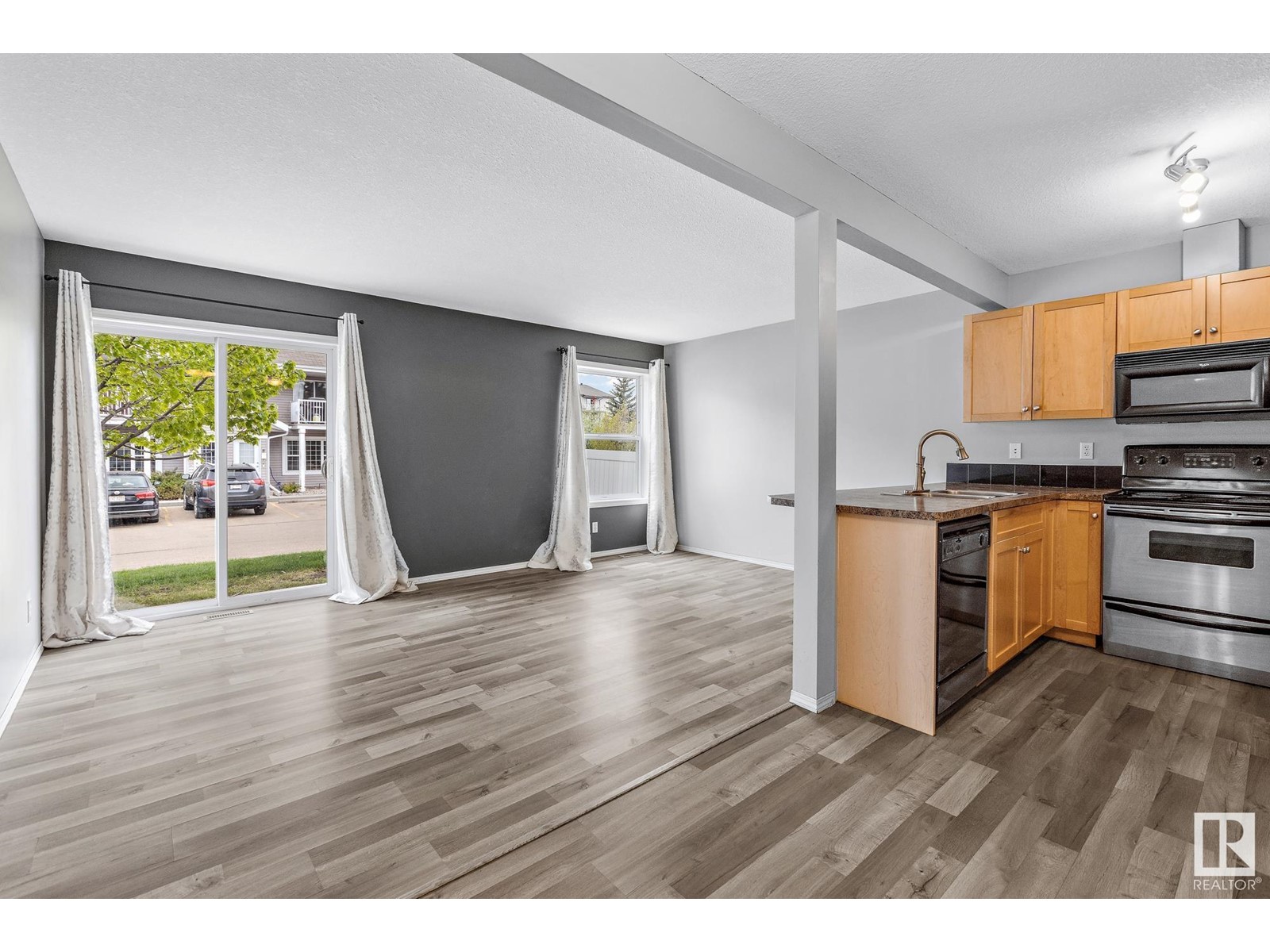 Property at #39 150 EDWARDS DR SW image 2