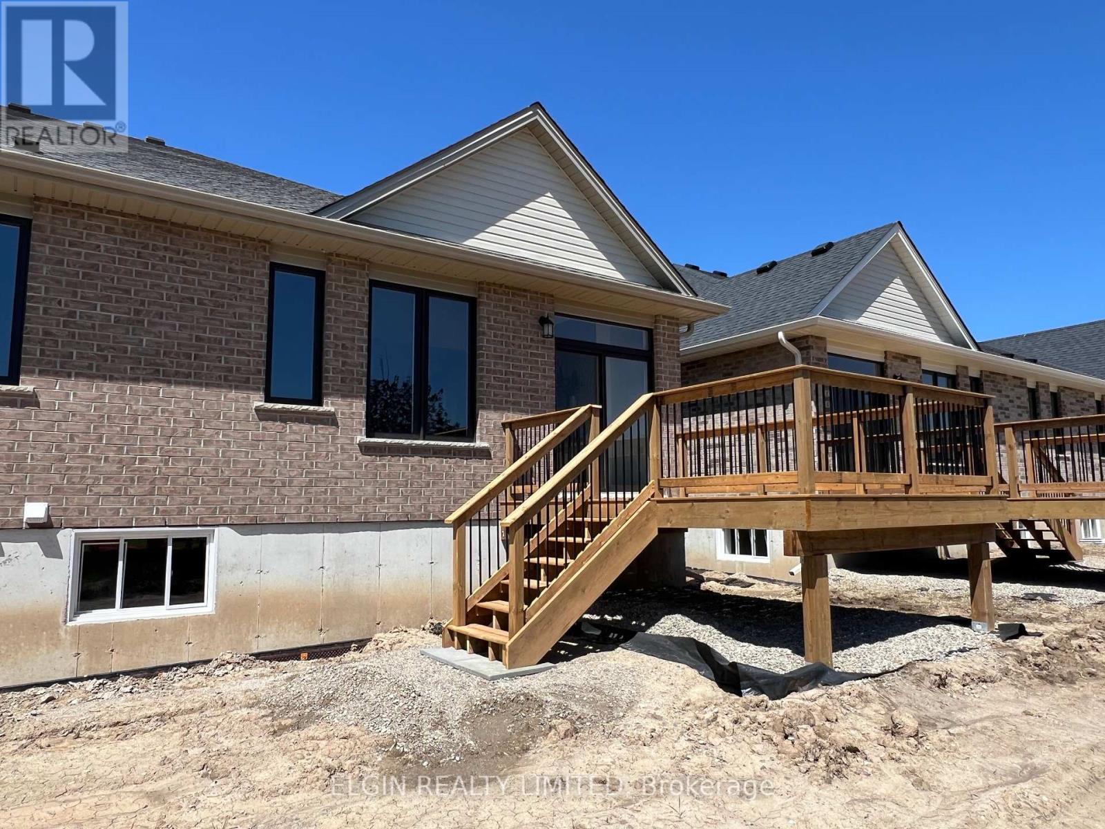 Property at 6 HEMLOCK CRESCENT image 2