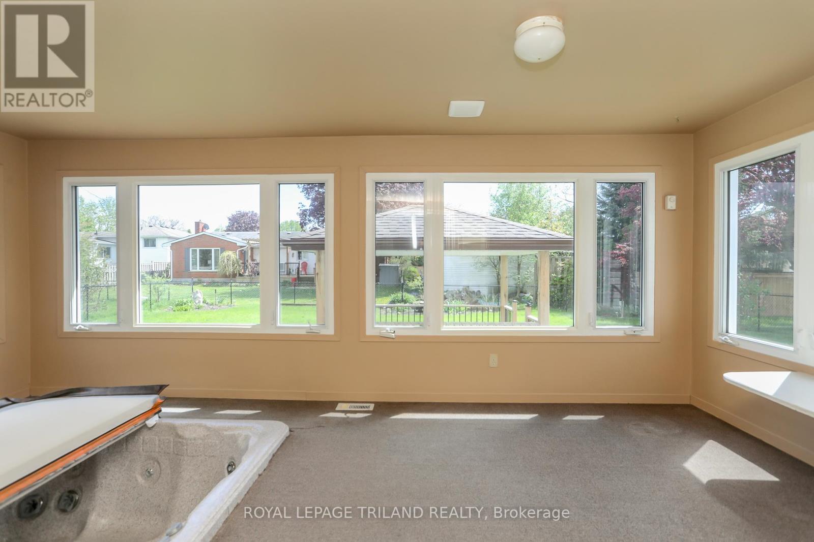 32 Applewood Crescent, St. Thomas, Ontario  N5R 1H2 - Photo 11 - X12150001