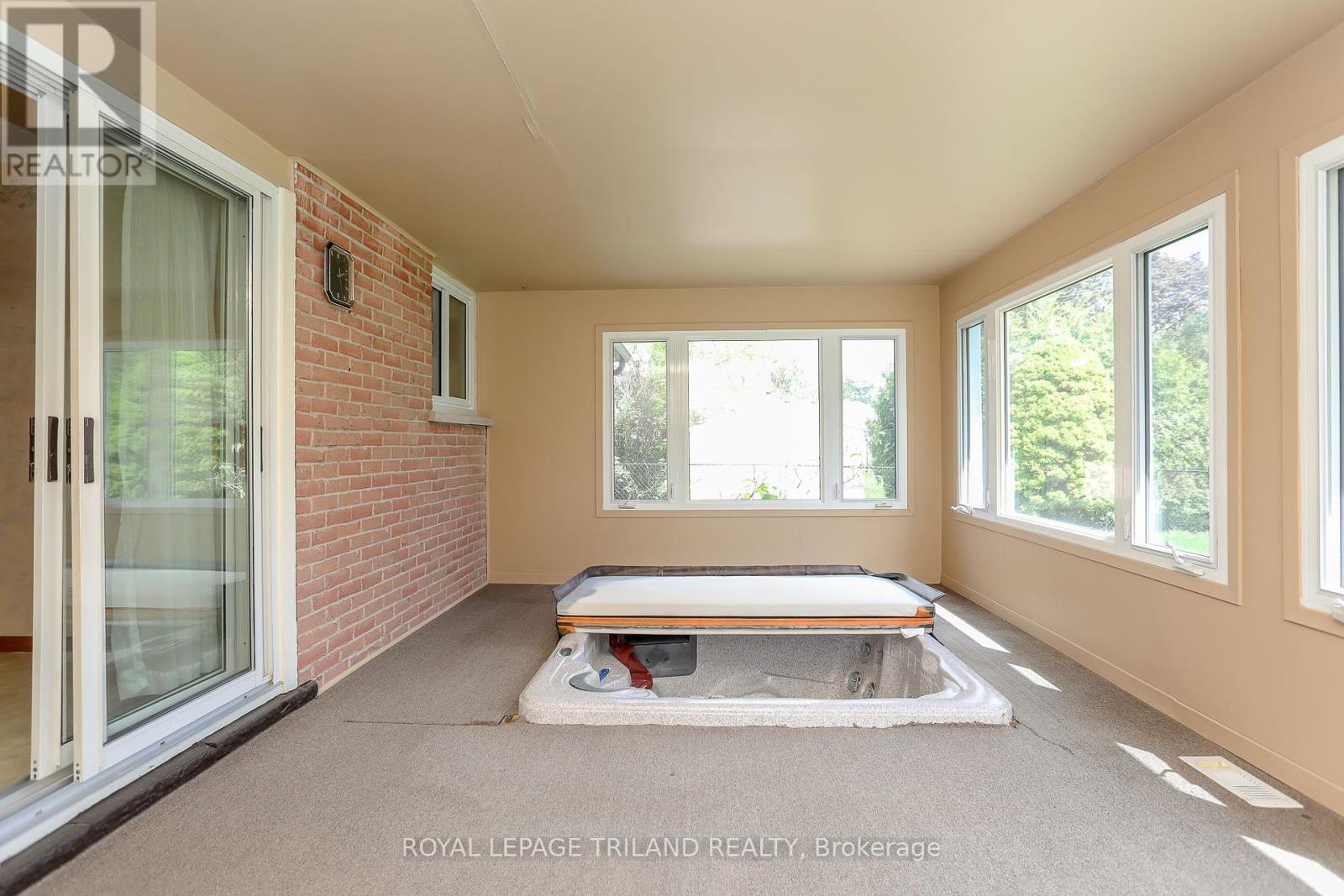 32 Applewood Crescent, St. Thomas, Ontario  N5R 1H2 - Photo 13 - X12150001