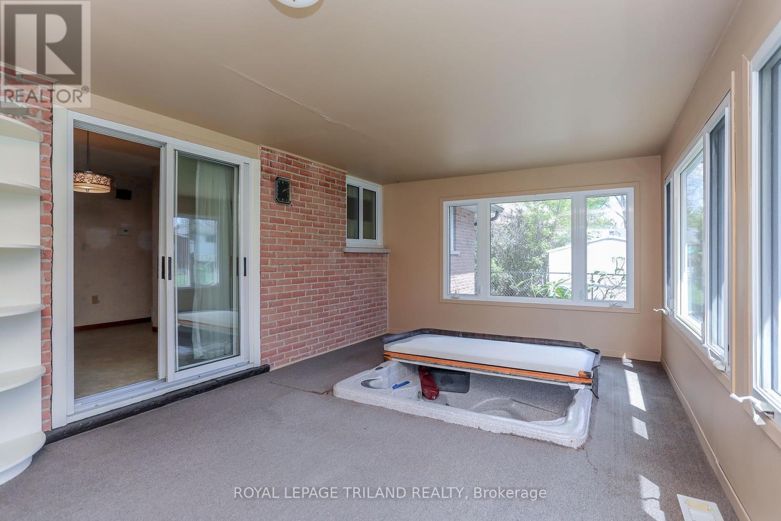 32 Applewood Crescent, St. Thomas, Ontario  N5R 1H2 - Photo 14 - X12150001
