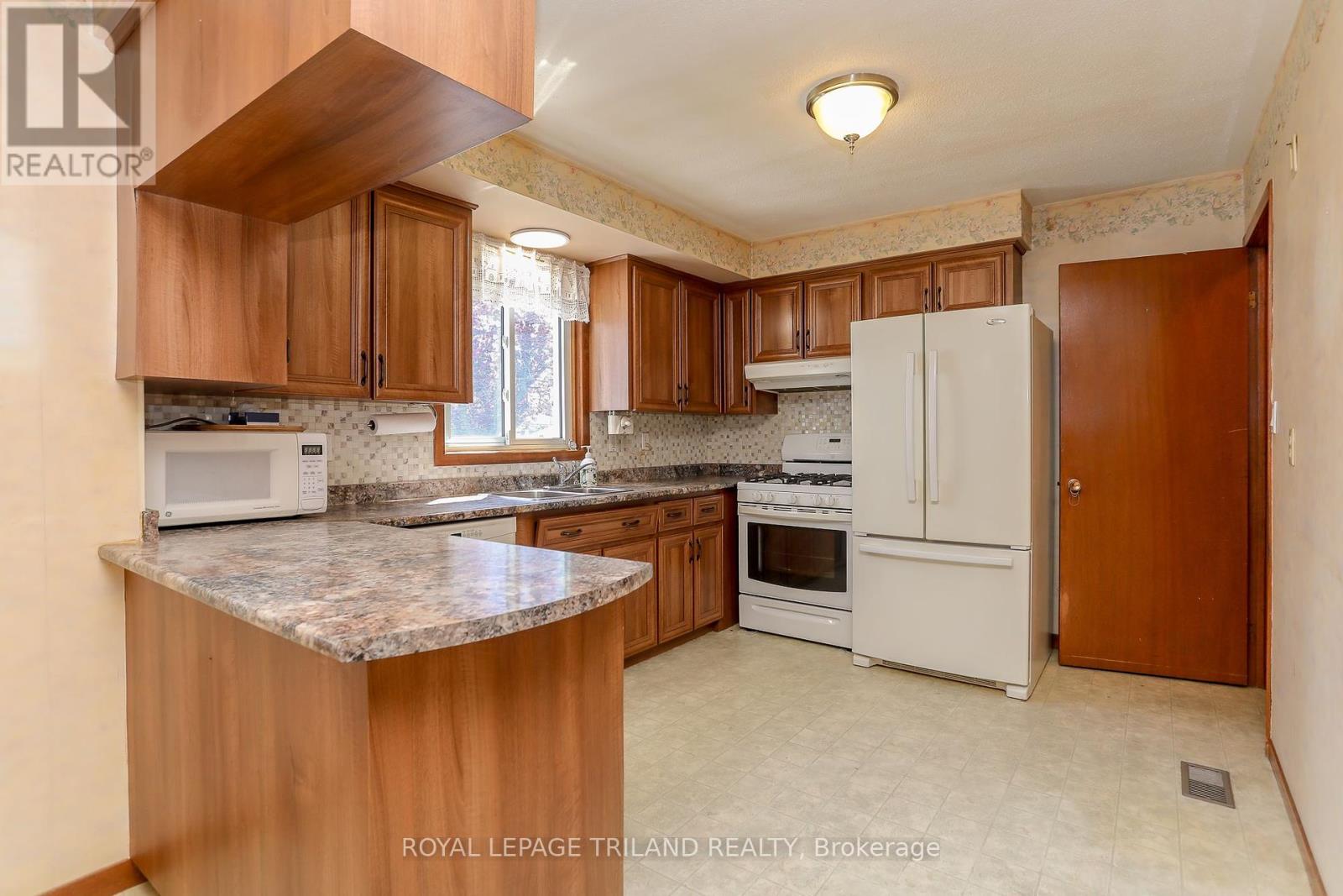 32 Applewood Crescent, St. Thomas, Ontario  N5R 1H2 - Photo 17 - X12150001