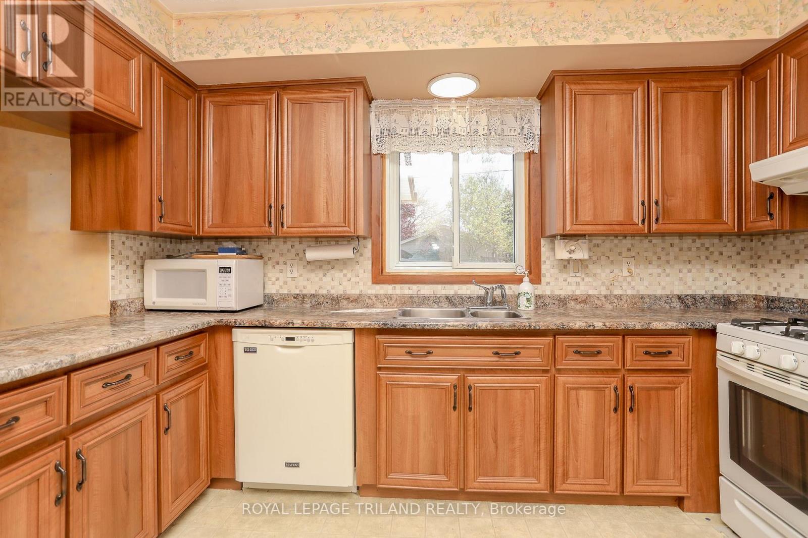 32 Applewood Crescent, St. Thomas, Ontario  N5R 1H2 - Photo 19 - X12150001