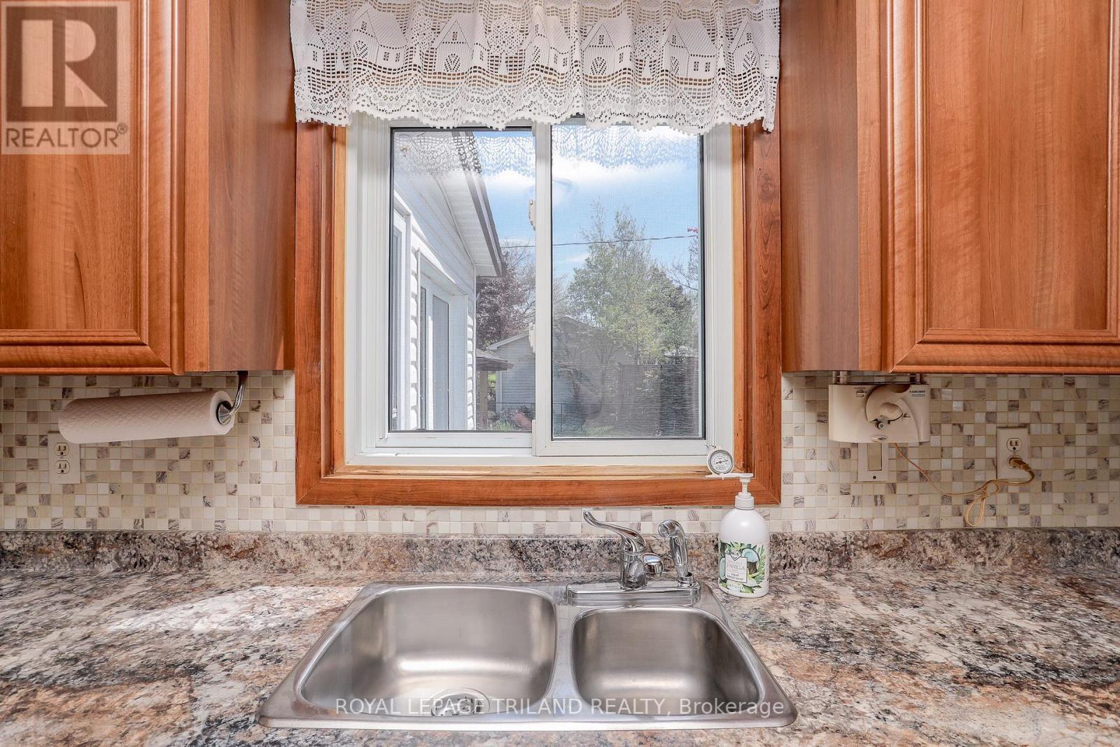 32 Applewood Crescent, St. Thomas, Ontario  N5R 1H2 - Photo 21 - X12150001