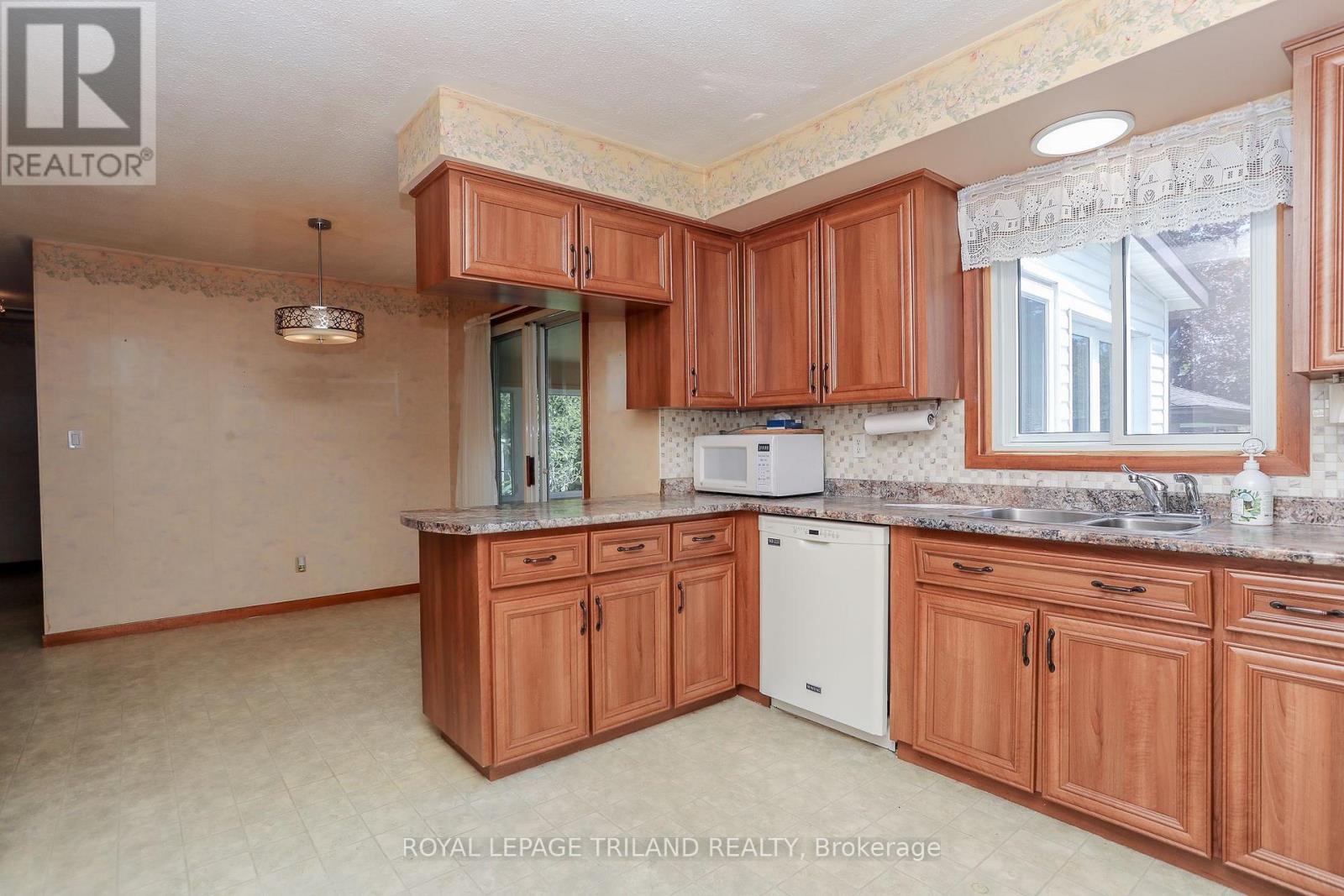 32 Applewood Crescent, St. Thomas, Ontario  N5R 1H2 - Photo 25 - X12150001