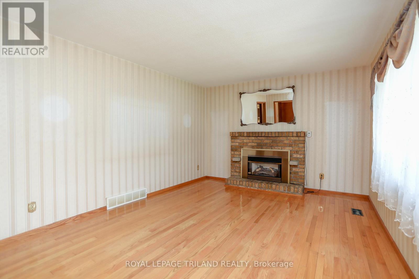 32 Applewood Crescent, St. Thomas, Ontario  N5R 1H2 - Photo 5 - X12150001
