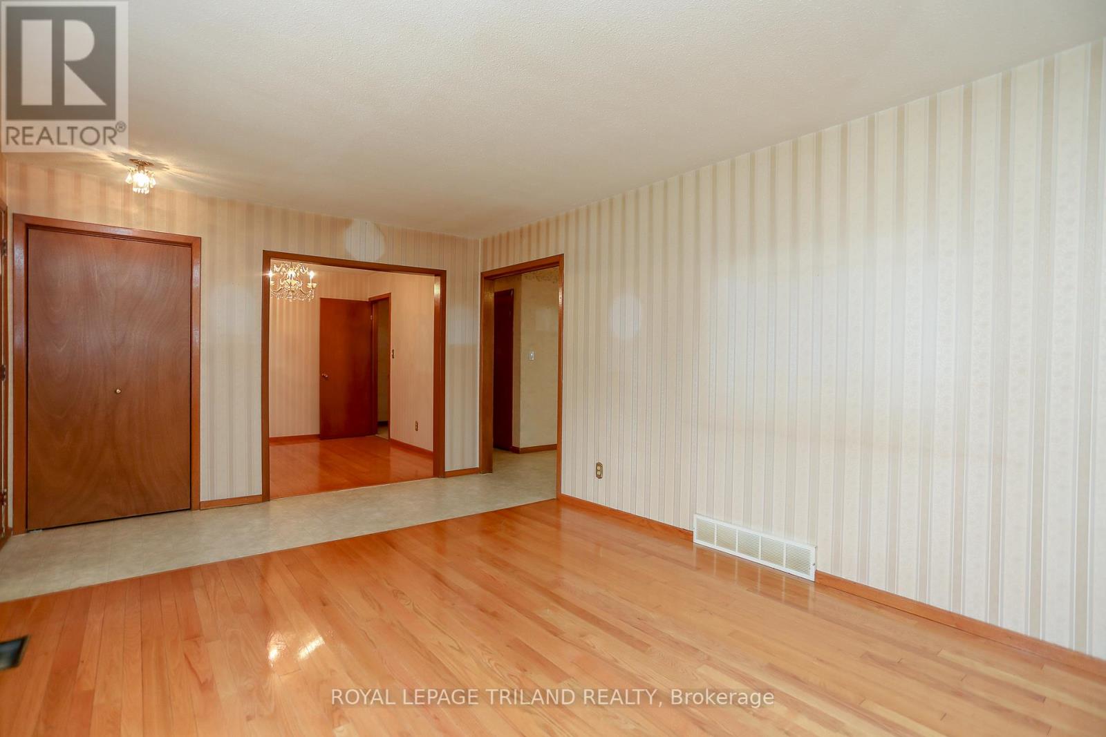 32 Applewood Crescent, St. Thomas, Ontario  N5R 1H2 - Photo 7 - X12150001
