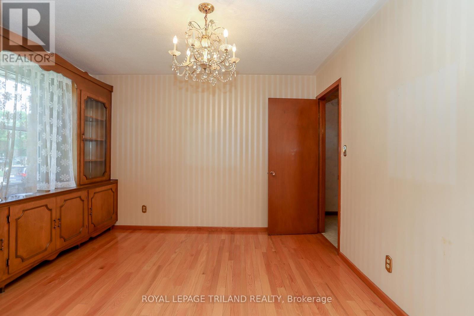 32 Applewood Crescent, St. Thomas, Ontario  N5R 1H2 - Photo 8 - X12150001