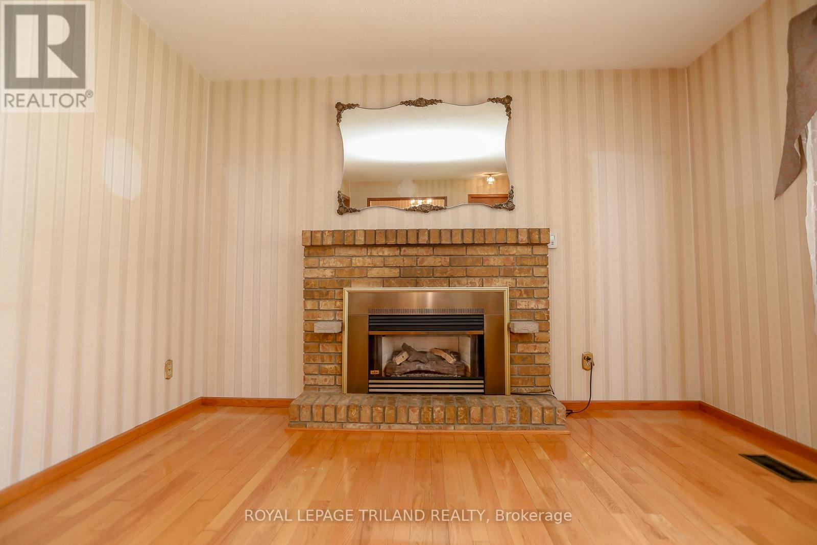 32 Applewood Crescent, St. Thomas, Ontario  N5R 1H2 - Photo 9 - X12150001