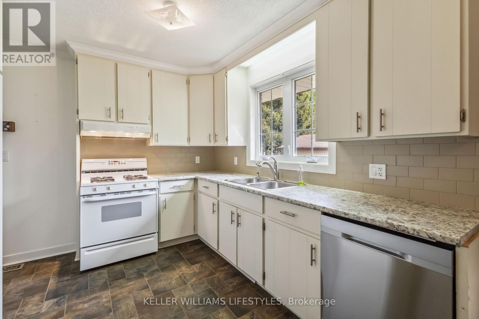 4 Anne Crescent, Southwest Middlesex, Ontario  N0M 1L0 - Photo 20 - X12150107