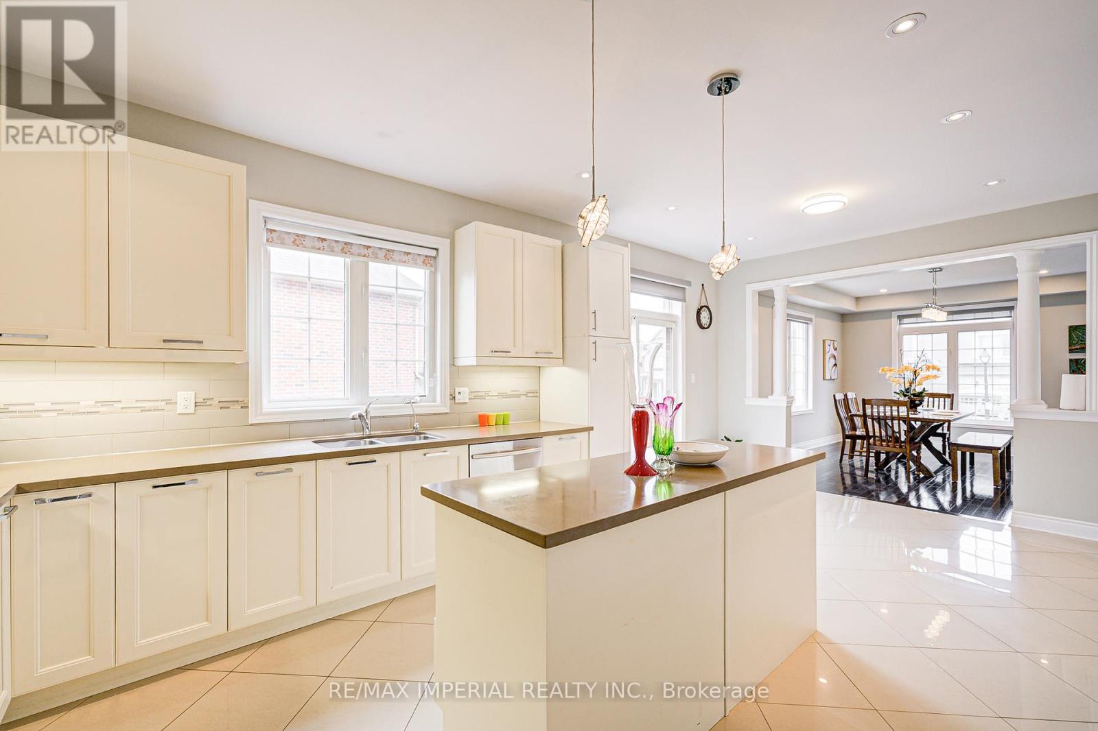 982 Wilbur Pipher Circle, Newmarket, Ontario  L3X 0B8 - Photo 14 - N12149808