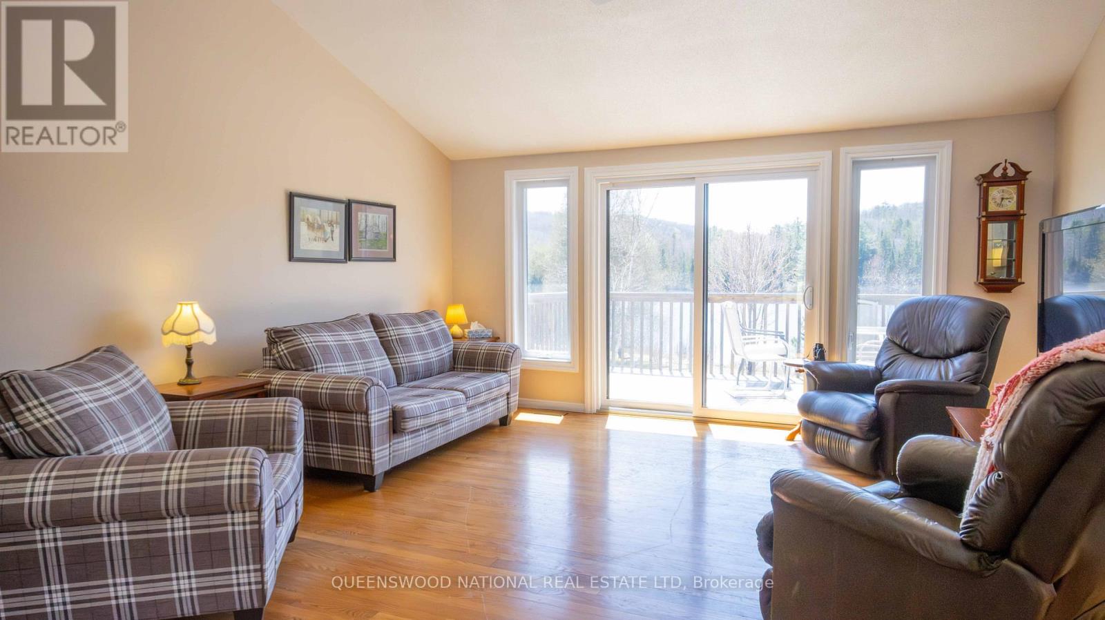 3387 Old Barry's Bay Road, Madawaska Valley, Ontario  K0J 1B0 - Photo 10 - X12150096
