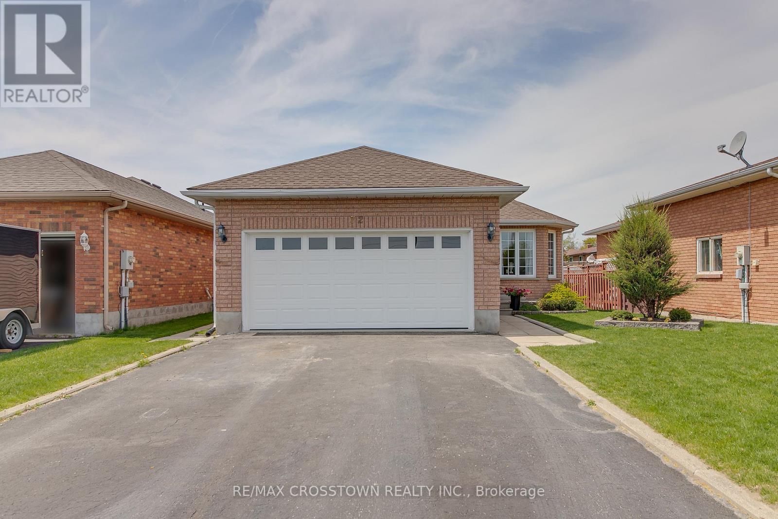 72 Buchanan Street, Barrie, Ontario  L4M 6B7 - Photo 2 - S12149837