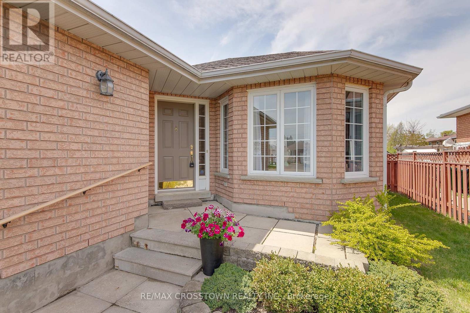 72 Buchanan Street, Barrie, Ontario  L4M 6B7 - Photo 4 - S12149837