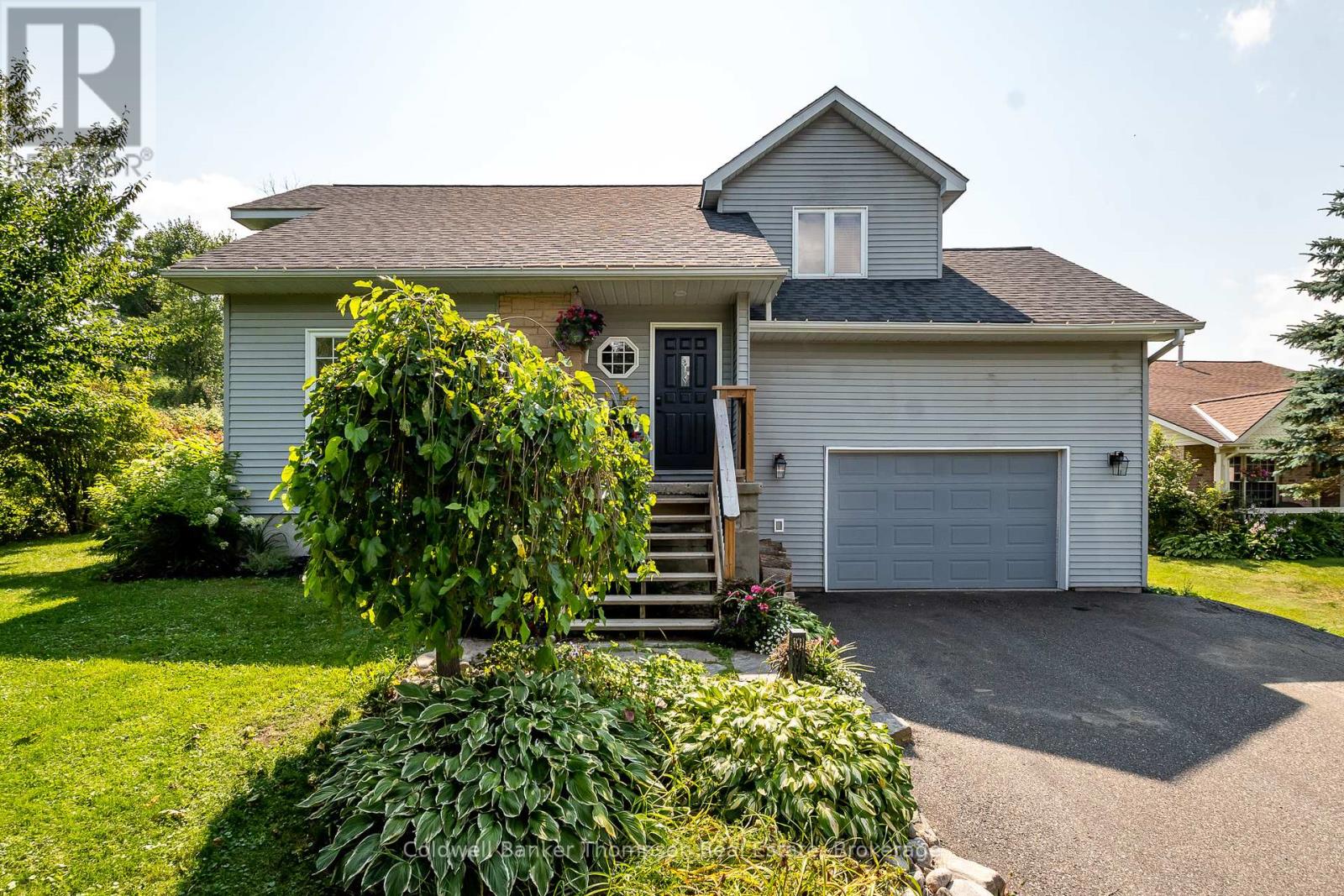 <div class="slider-price">$799,900</div><p>15 Covered Bridge Trail, Bracebridge, Ontario</p>