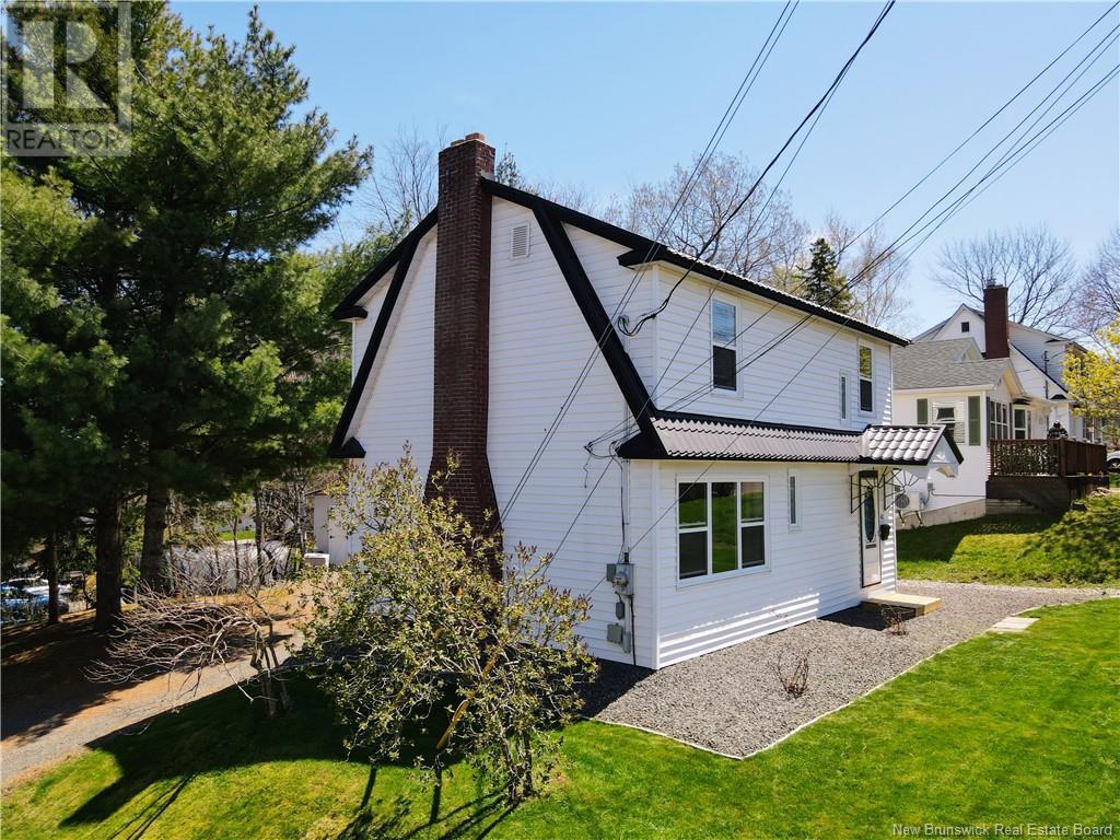 Property at 402 Blythwood Avenue image 3