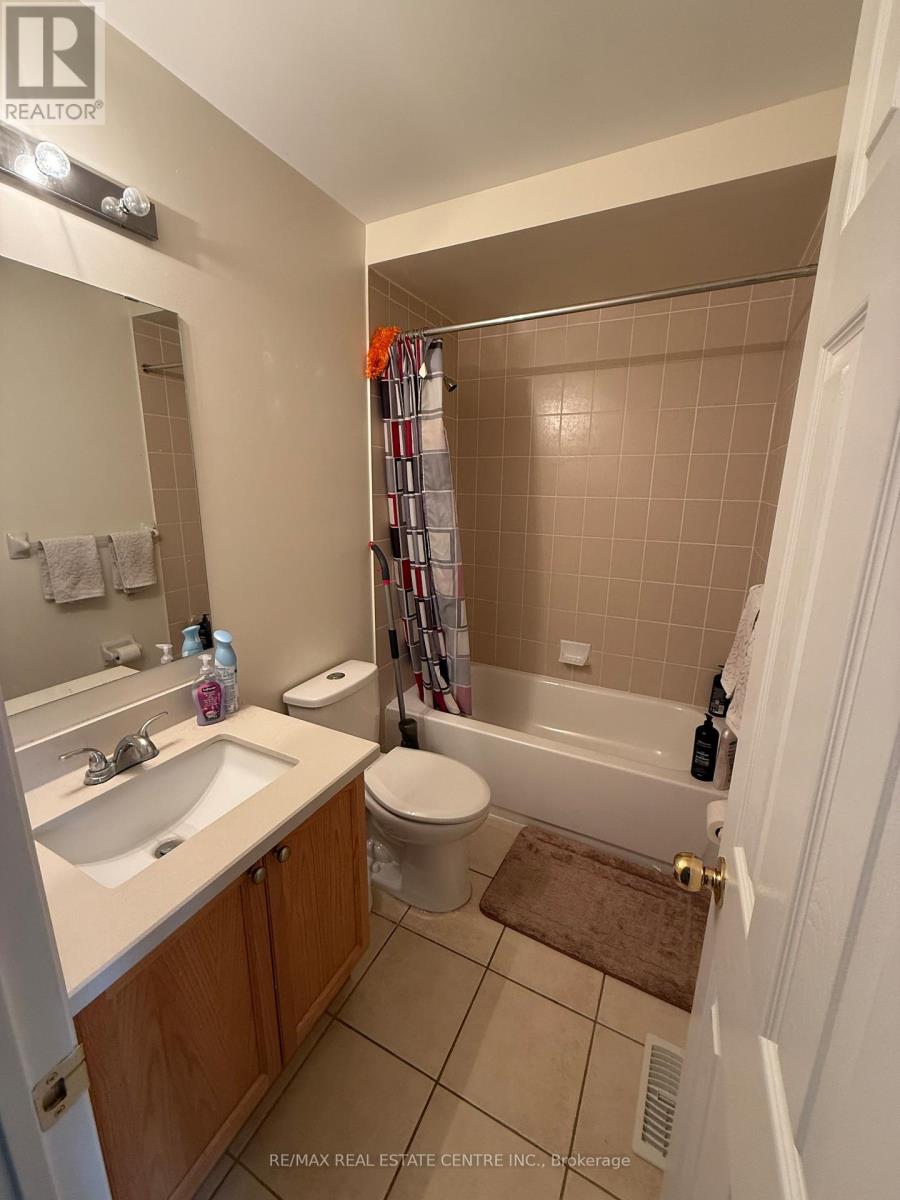 3211 Joel Kerbel Place, Mississauga, Ontario  L4Y 0B1 - Photo 8 - W12149802