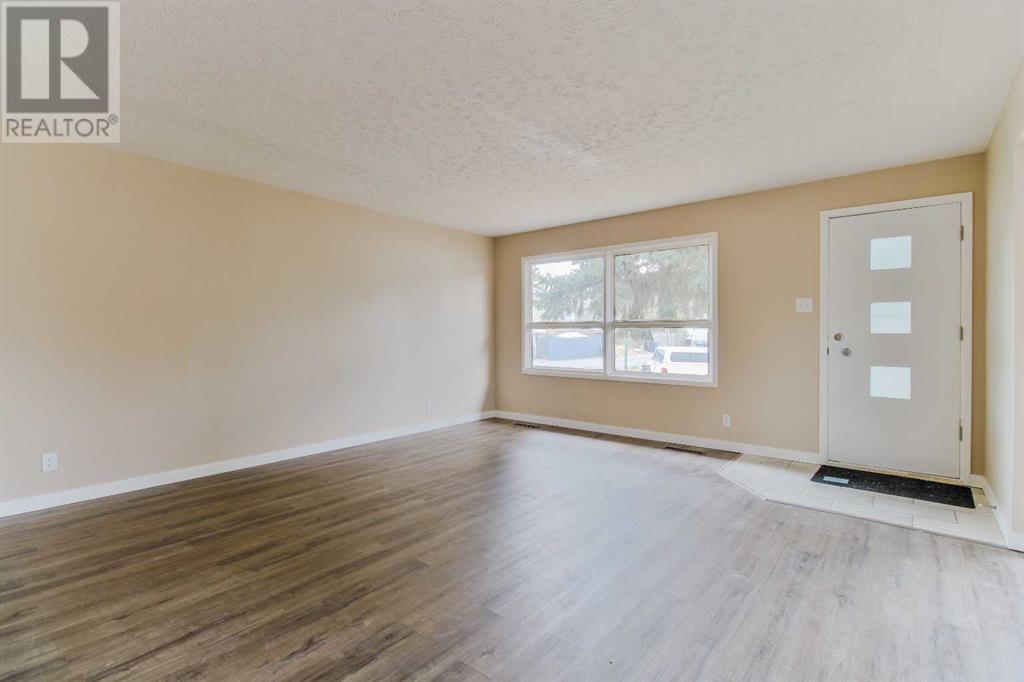 113 & 115 17 Street N, Lethbridge, Alberta  T1H 3C6 - Photo 3 - A2215839
