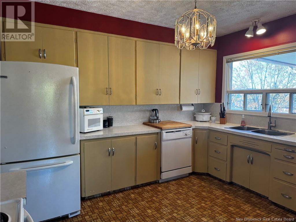 148 St-George Avenue, Edmundston, New Brunswick  E3V 2W4 - Photo 8 - NB118530