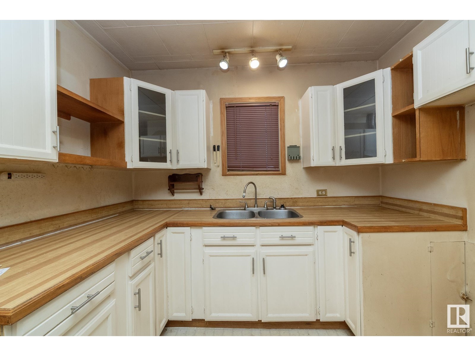 Property at 12906 128 ST NW image 5