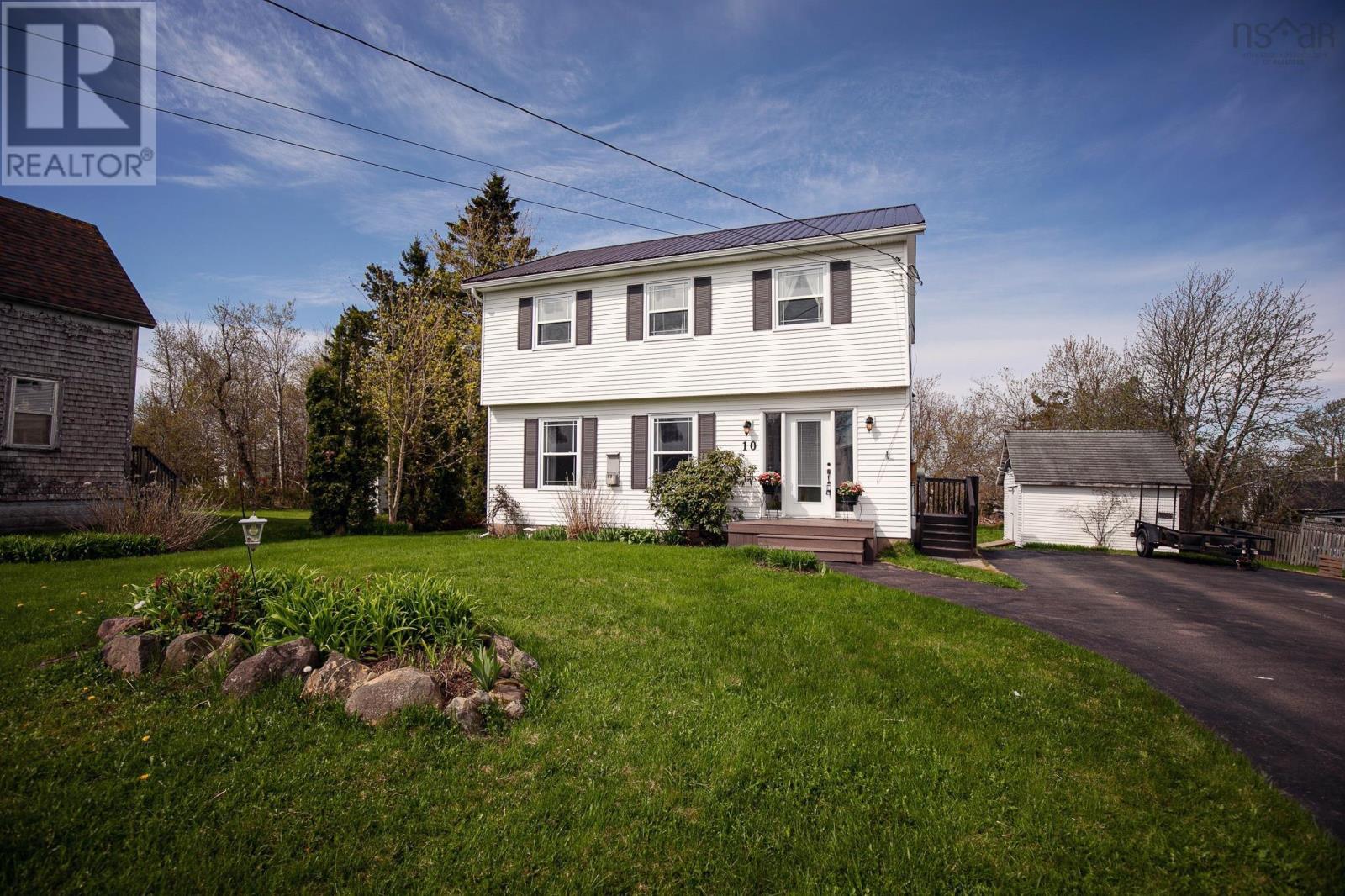 10 Grey Street, Springhill, Nova Scotia  B0M 1X0 - Photo 1 - 202511023