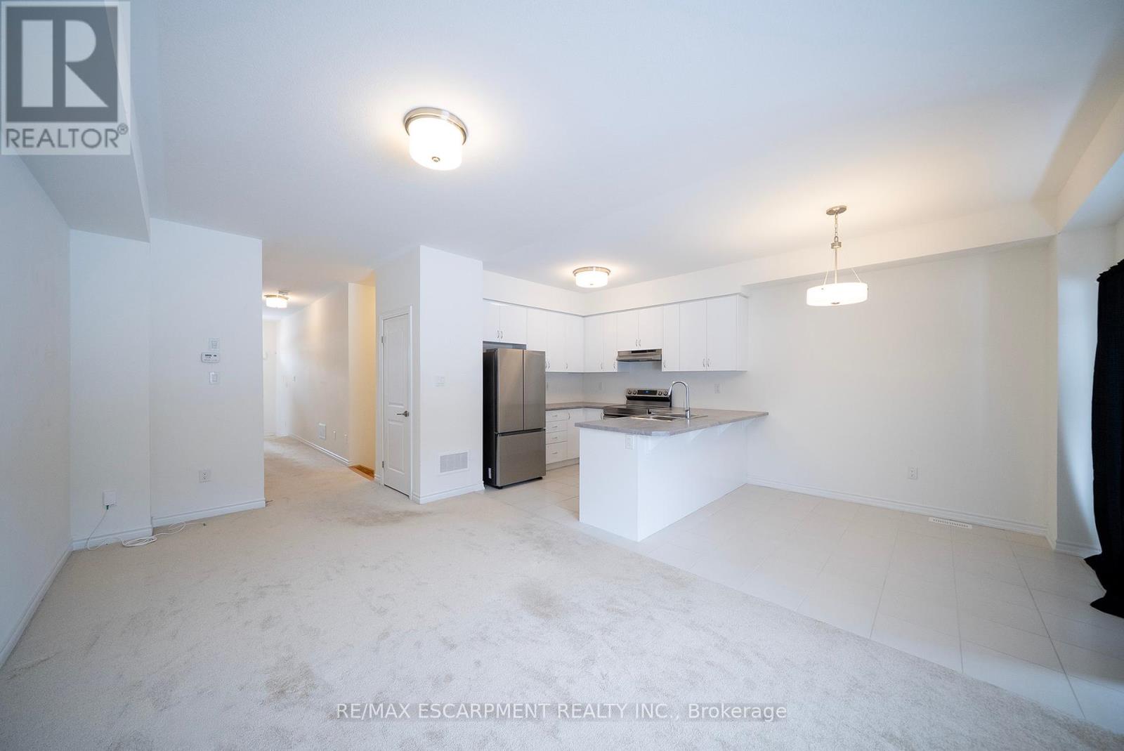 8 Copeman Avenue, Brantford, Ontario  N3V 0B3 - Photo 4 - X12149798