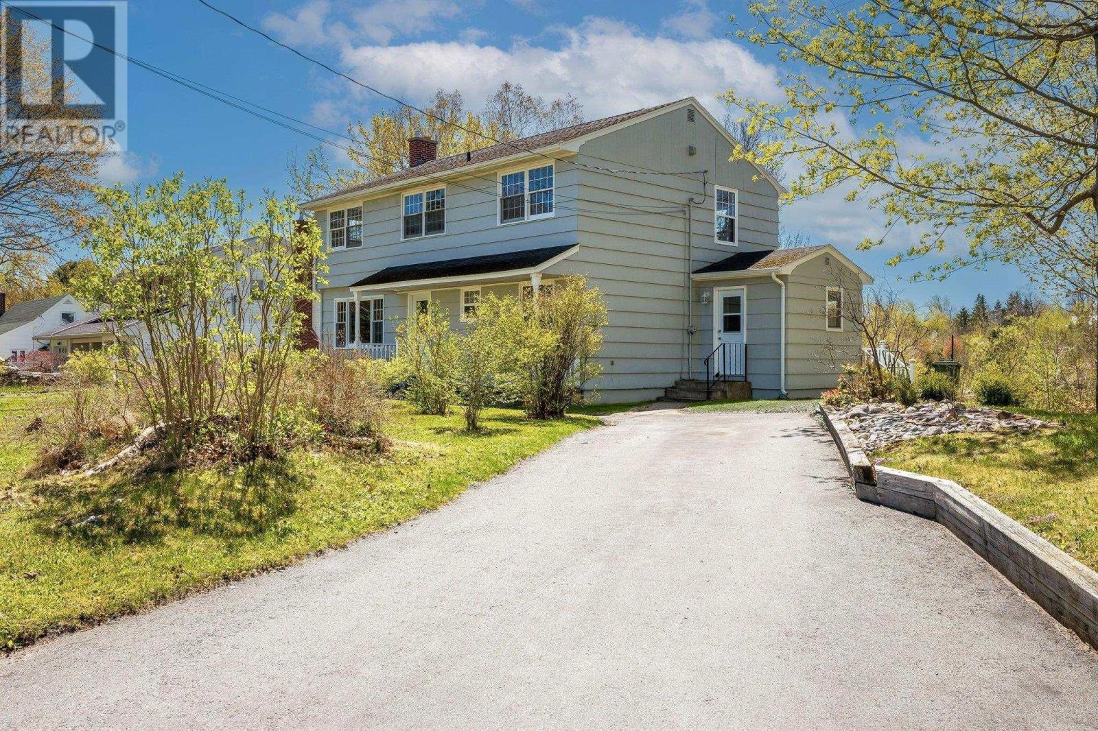 121 Avon Street, Hants Border, Nova Scotia  B0P 1P0 - Photo 3 - 202511080