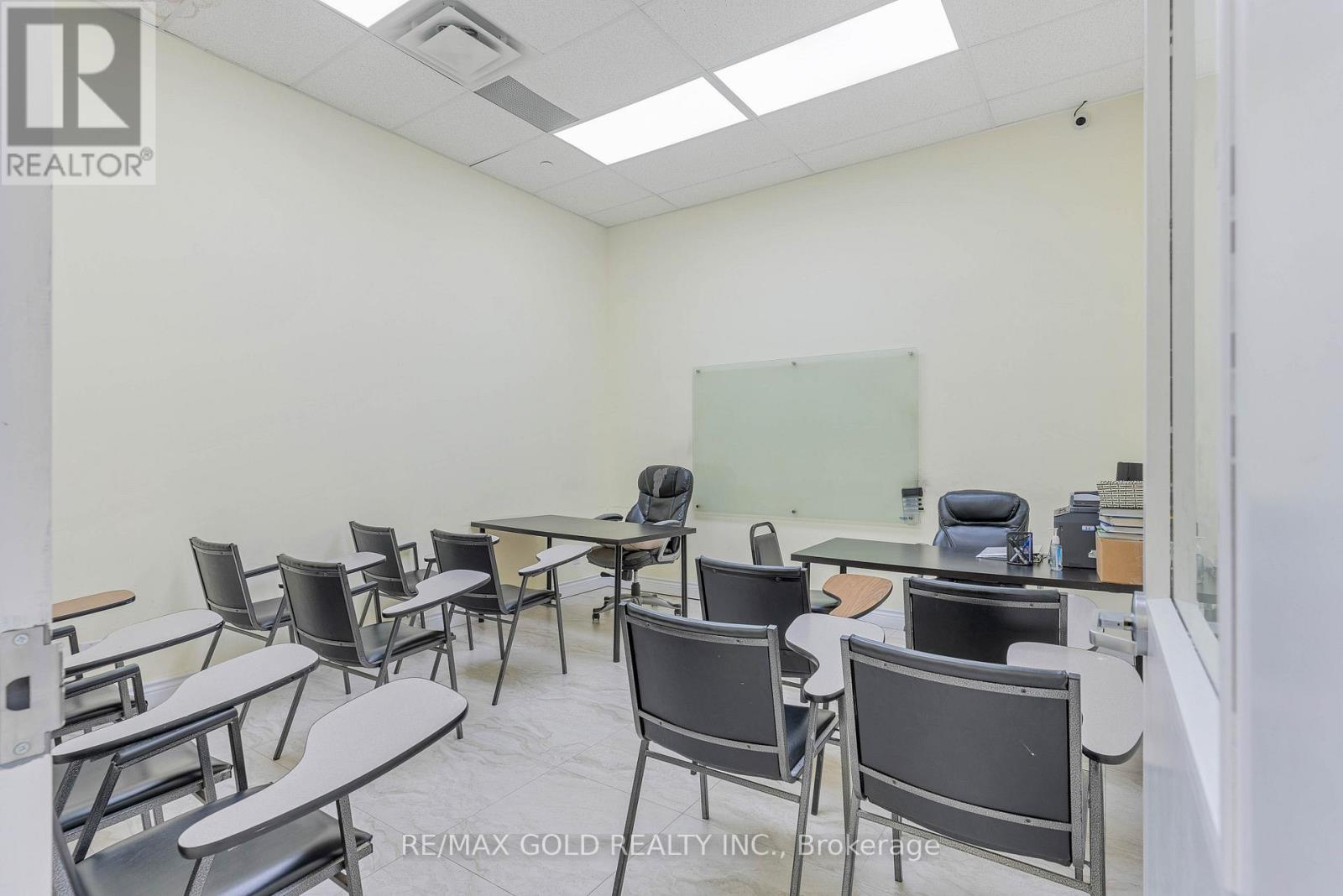 11 - 2710 North Park Drive, Brampton, Ontario  L6S 0E9 - Photo 7 - W12137521