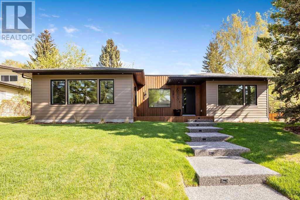 Property at 655 Varsity Estates Crescent NW image 1