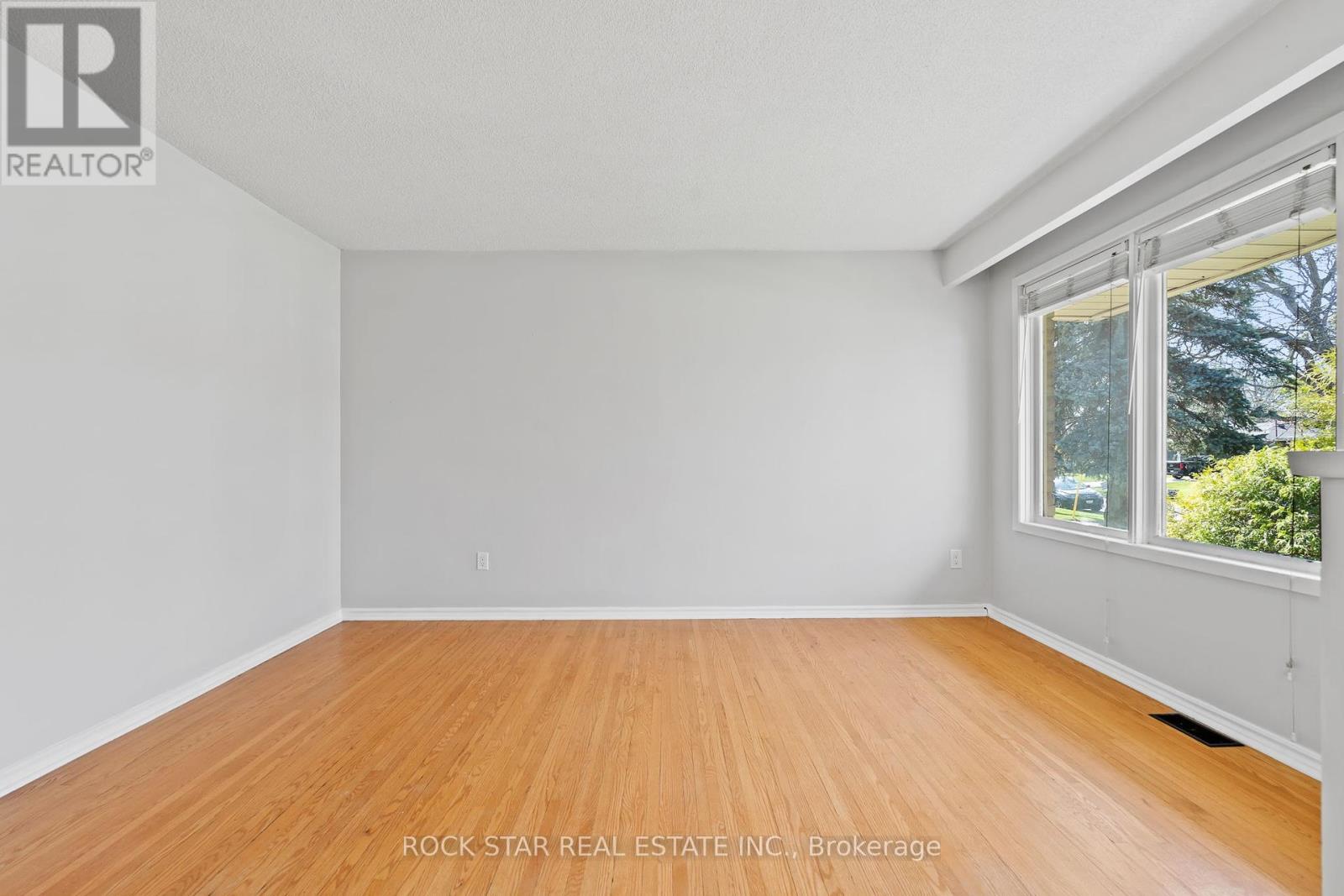 27 Cindy Drive, St. Catharines, Ontario  L2M 6K3 - Photo 7 - X12144769